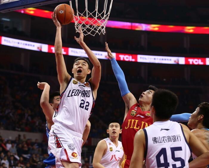 后吸引防守 后吸引防守