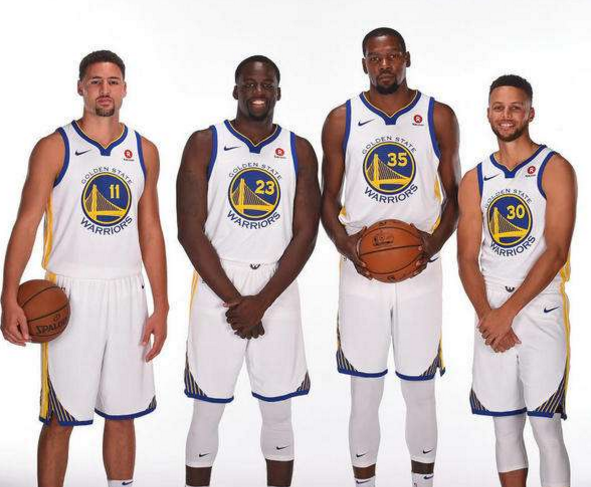 且右家吃碰 且右家吃碰